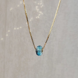 details van een gepersonaliseerde asbedel