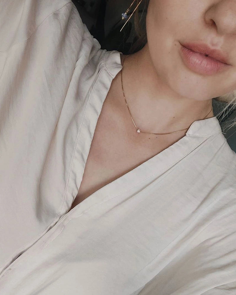 minimalistische asketting op model voor dagelijks gebruik