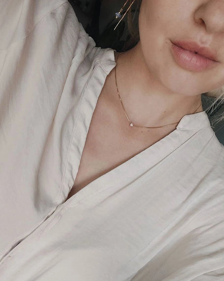 minimalistische asketting op model voor dagelijks gebruik