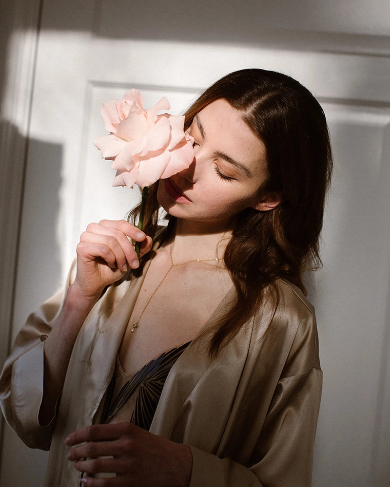 lange gedenkketting met as en haar verwerkt om dagelijks te dragen