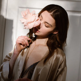 lange gedenkketting met as en haar verwerkt om dagelijks te dragen