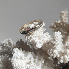 14k gouden ring met as en haar en zilveren incase