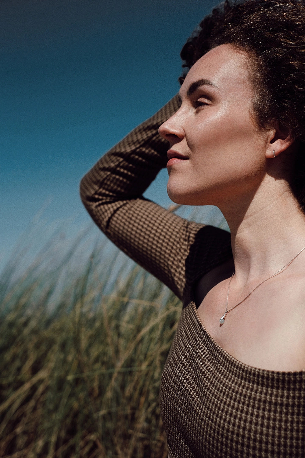 as verwerkt in glazen hanger gedragen op model voor altijd dichtbij