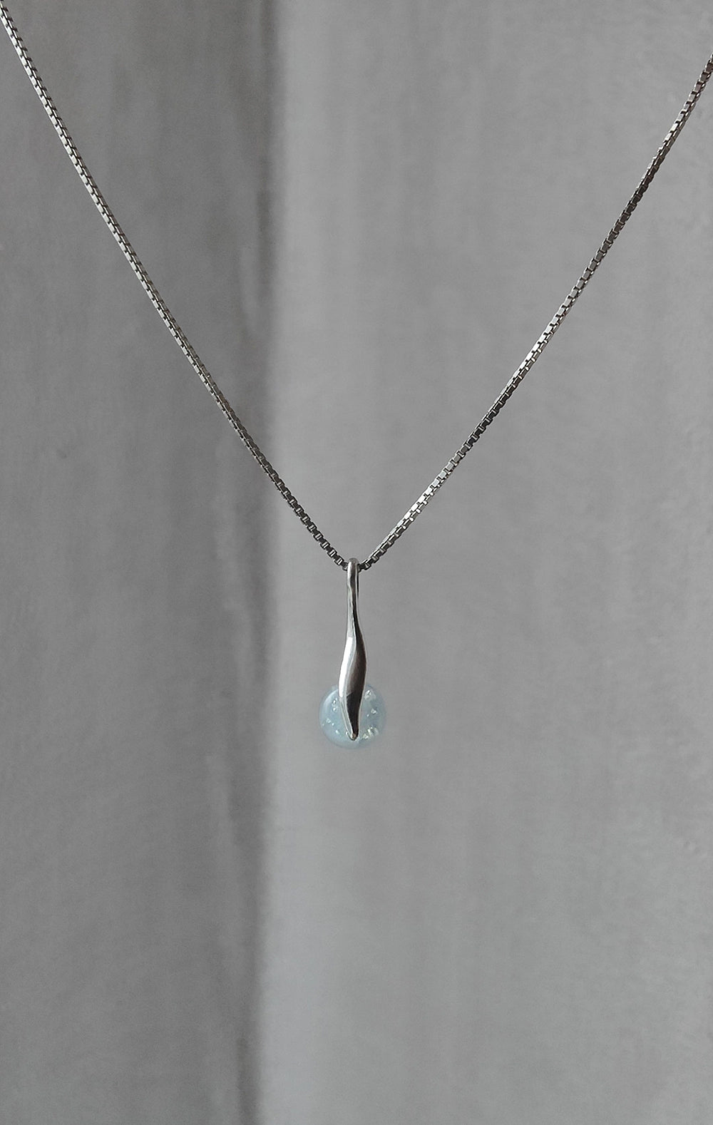 gedenkketting met as in Italiaans glas