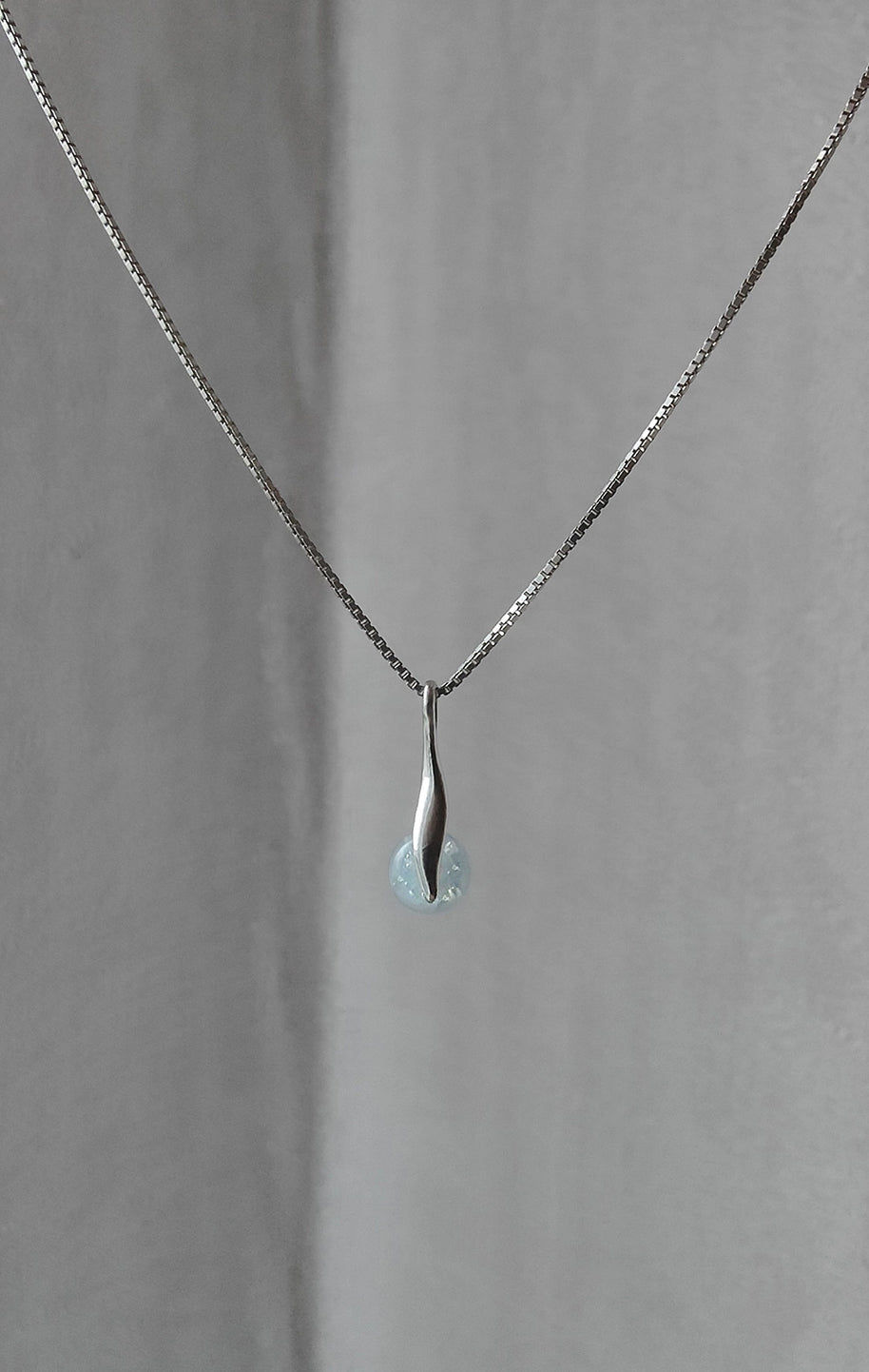 gedenkketting met as in Italiaans glas