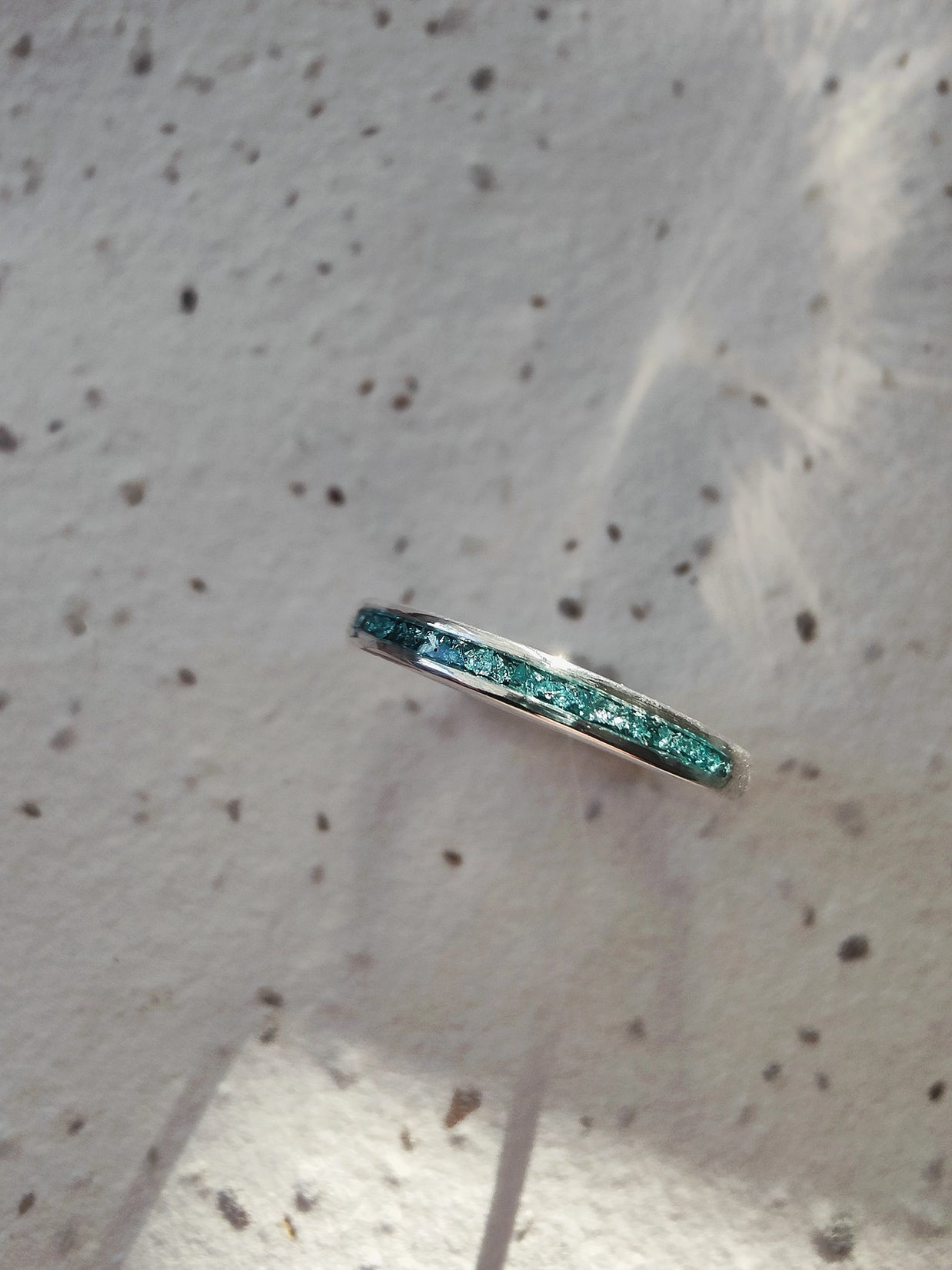 memorial ring met as close-up in gepersonaliseerde kleur