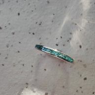 memorial ring met as close-up in gepersonaliseerde kleur