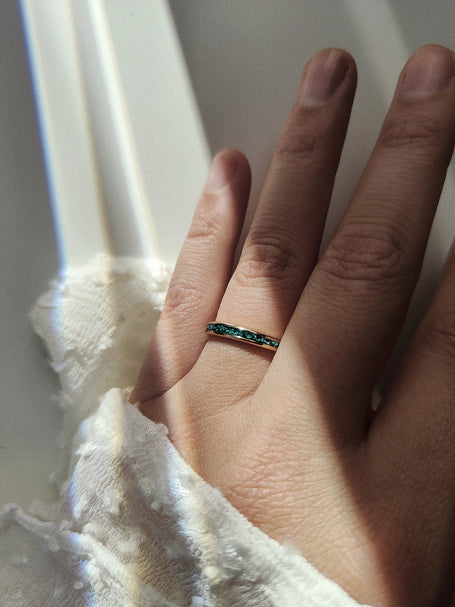 bestseller minimalistische as ring met een sprankelende incase 