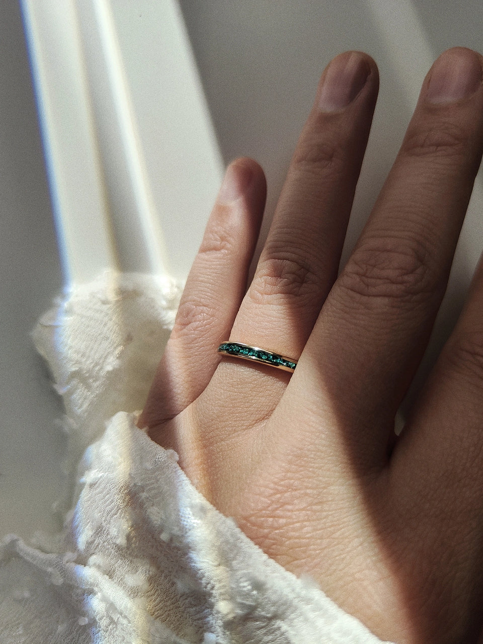bestseller minimalistische as ring met een sprankelende incase 
