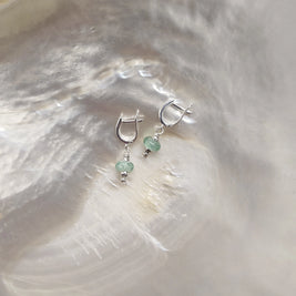 zilveren handgemaakte gedenkoorbellen in jade groen