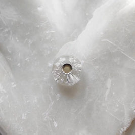 detail van as in glazen pendant