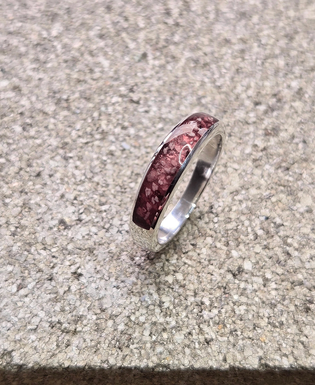 Gedenksieraad dames, heren, kind en huisdier. Sieraad overleden vader of moeder. Minimalistisch design en handgemaakt.