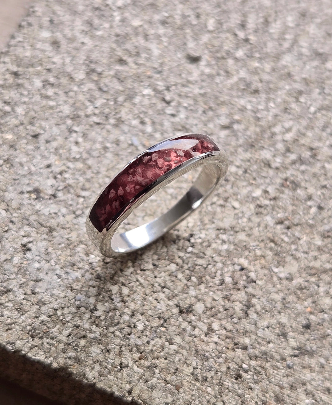 Gedenksieraad dames, heren, kind en huisdier. Sieraad overleden vader of moeder. Minimalistisch design en handgemaakt.