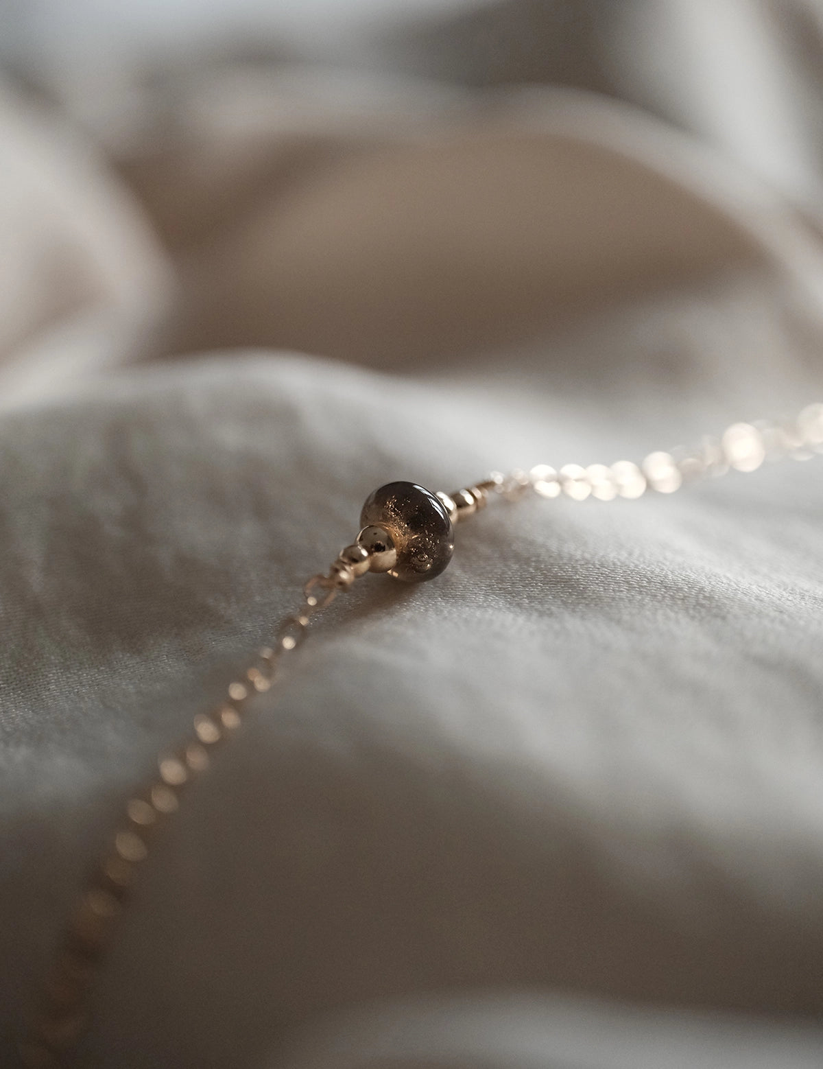 closeup van as in ketting handgemaakt verwerkt in Italiaans glas