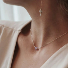 custom handgemaakt assieraad gedragen op model