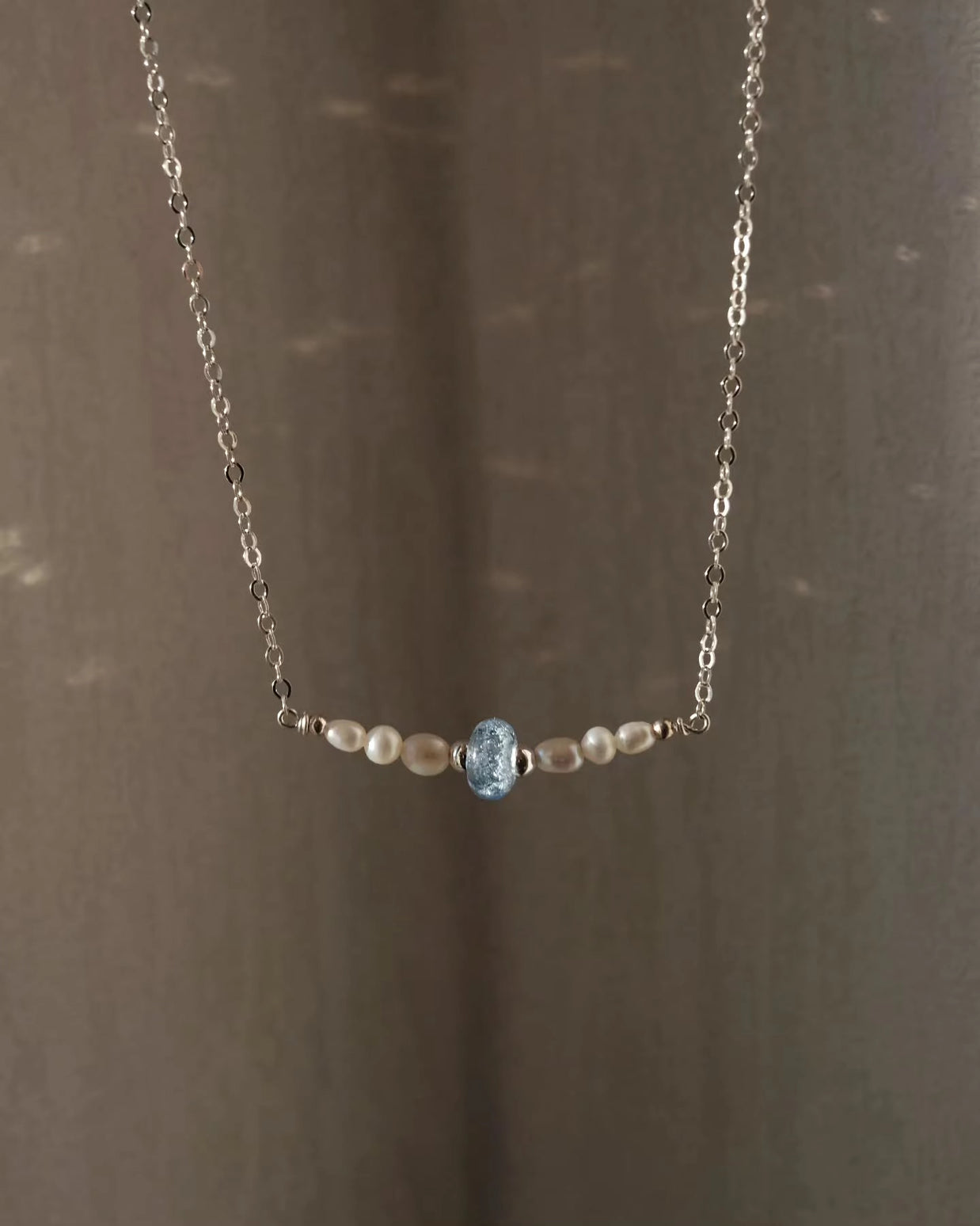 Herdenkingsketting van hoogwaardig Italiaans glas, handgemaakt en minimalistisch