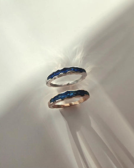 minimalistisch assieraad voor dagelijks dragen met blauwe golf