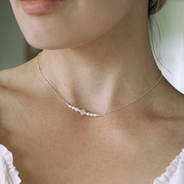 as verwerkt in glazen hanger gedragen op model