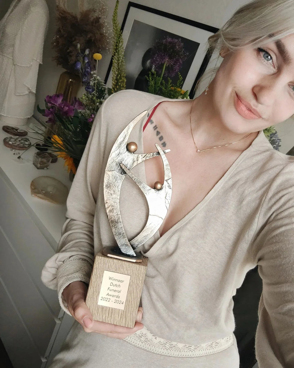 Award-winning memorial jewelry, Dutch Funeral Awards winner for innovative remembrance jewelry.
